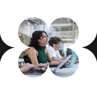 Femme apprenant le développement web